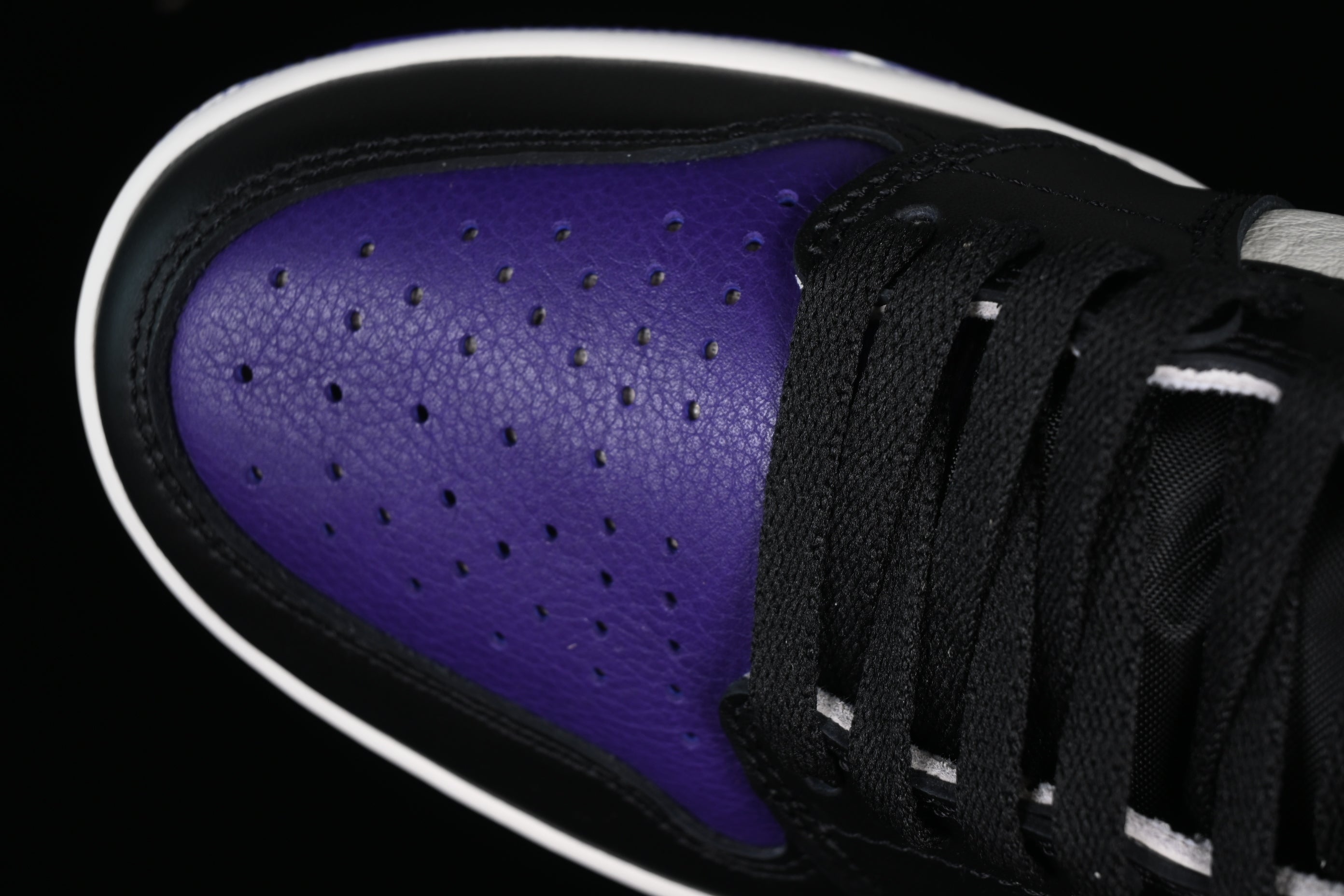 Jordan 1 Court Purple