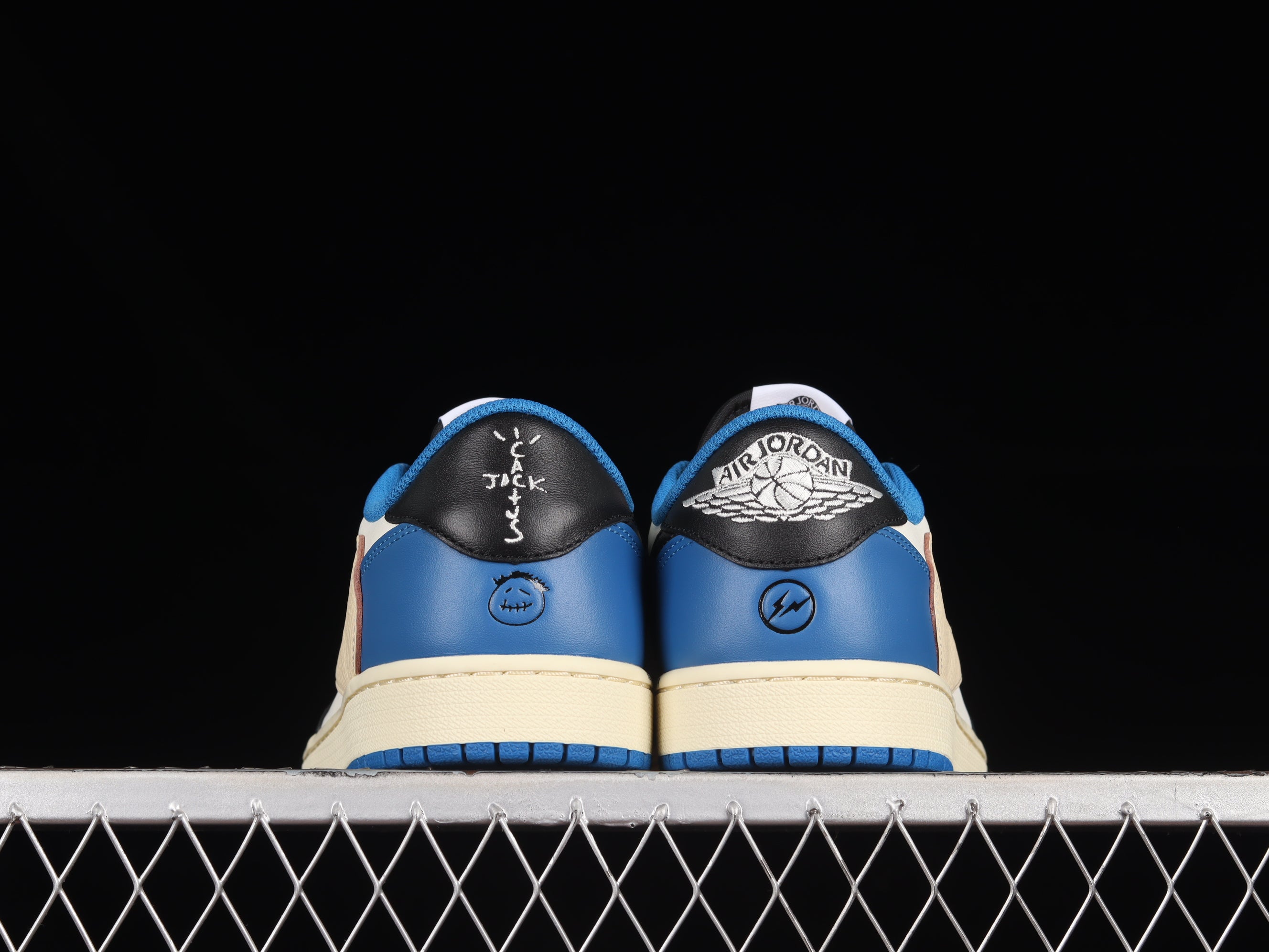 Jordan 1 Fragment x Travis Scott