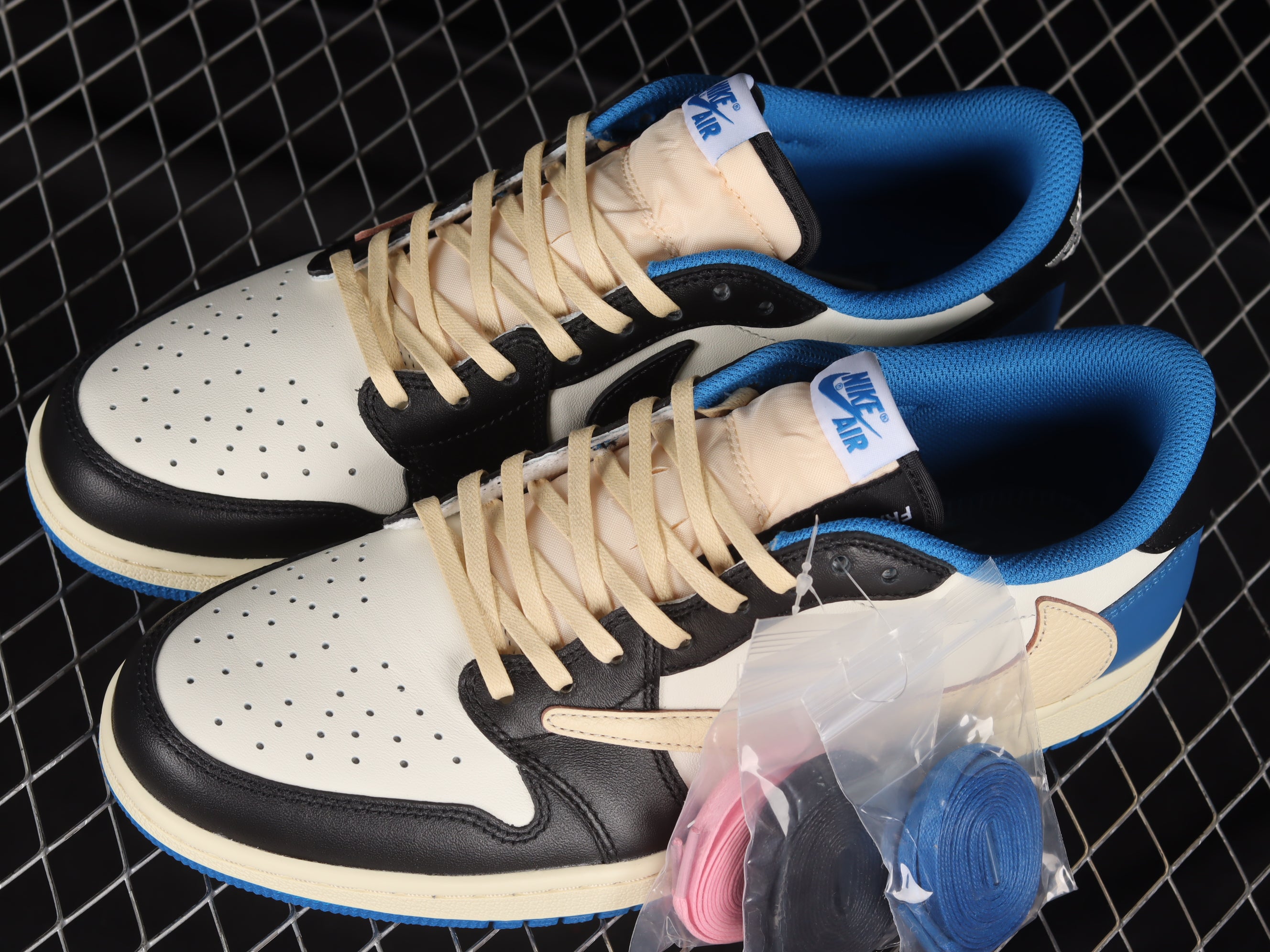 Jordan 1 Fragment x Travis Scott