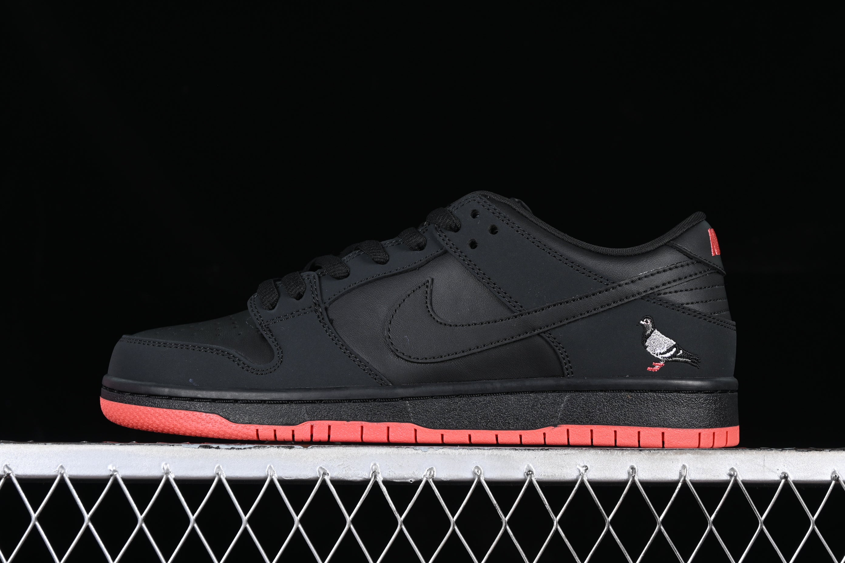 Nike SB Dunk Black Pigeon