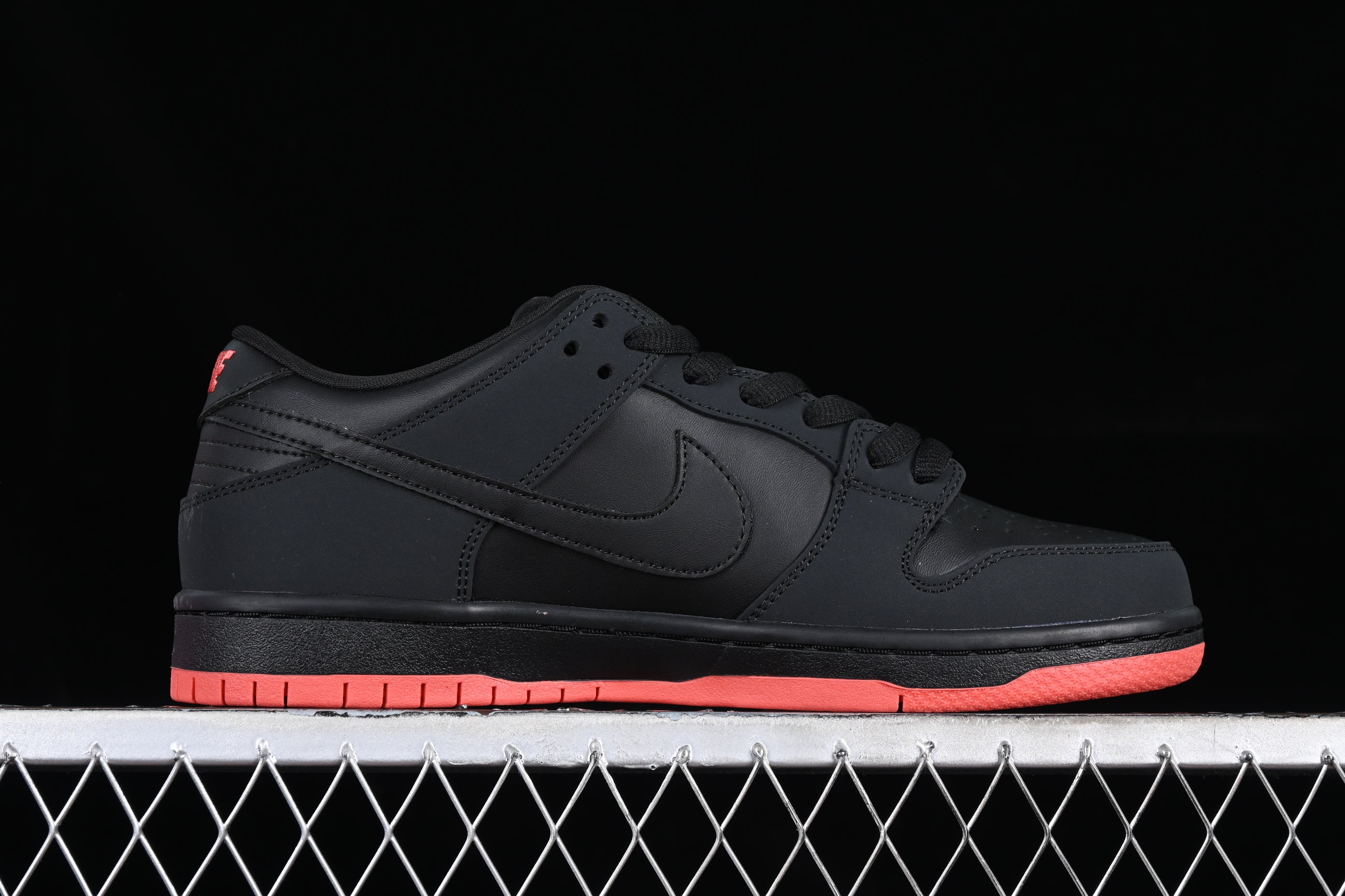 Nike SB Dunk Black Pigeon