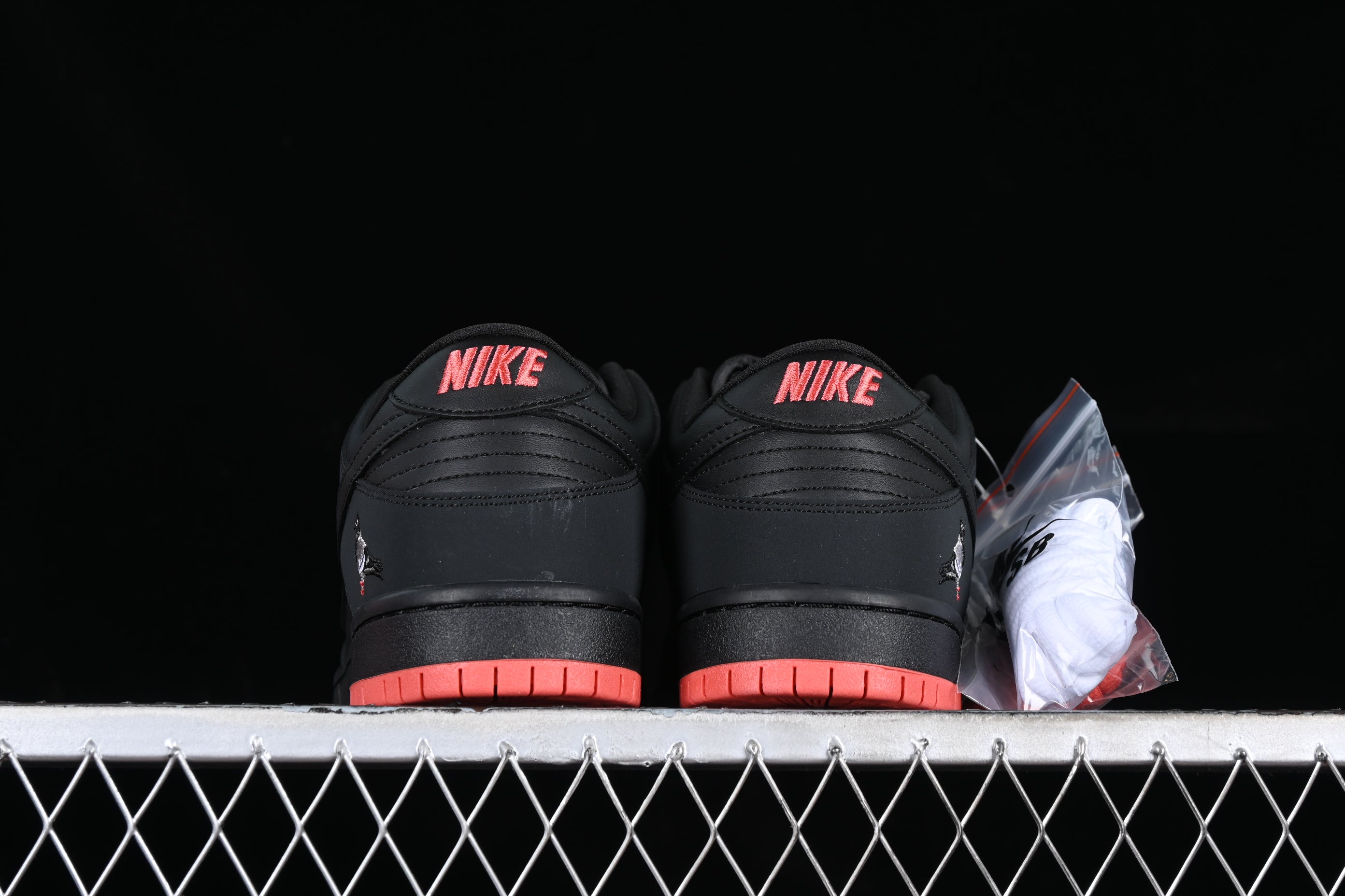 Nike SB Dunk Black Pigeon