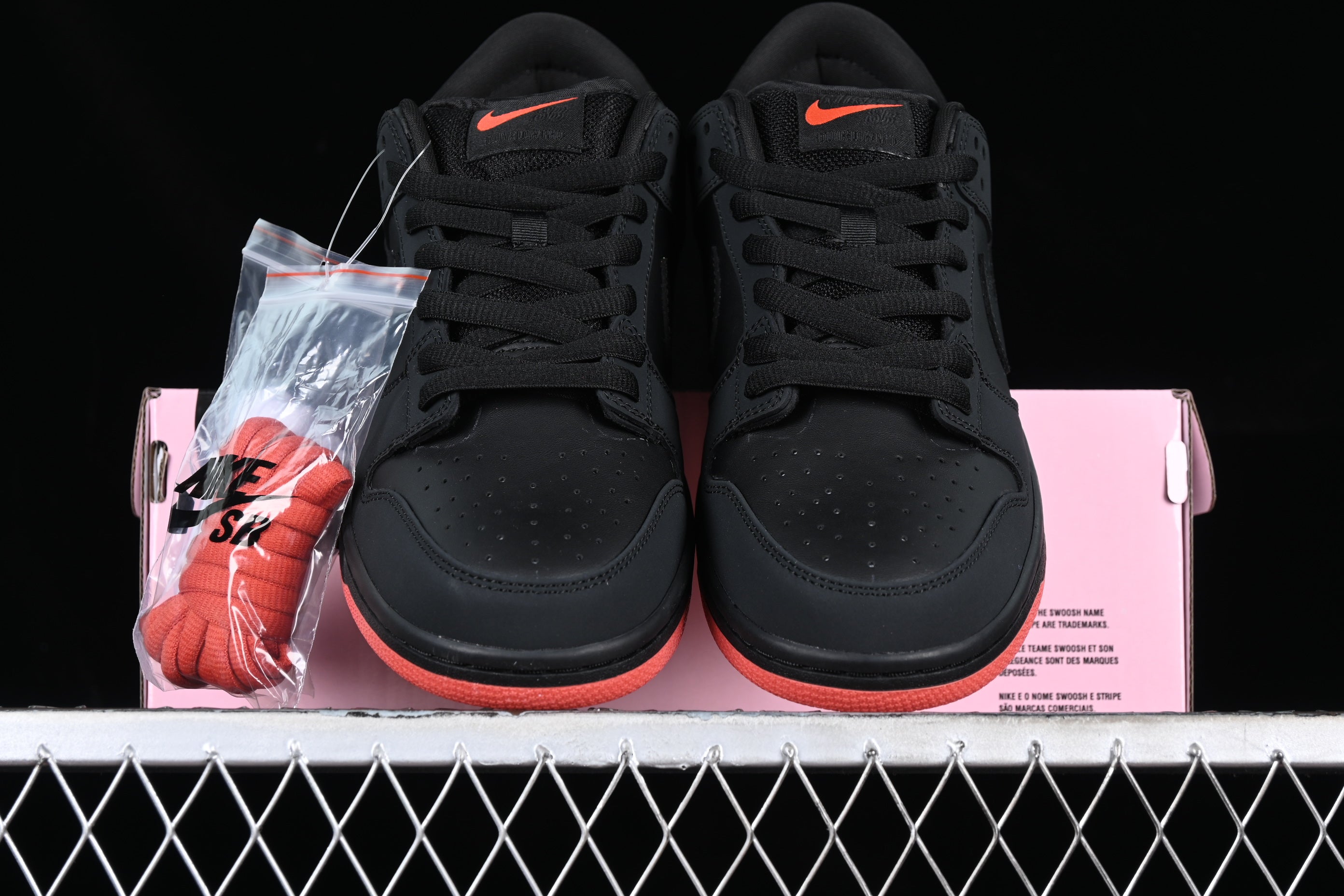 Nike SB Dunk Black Pigeon