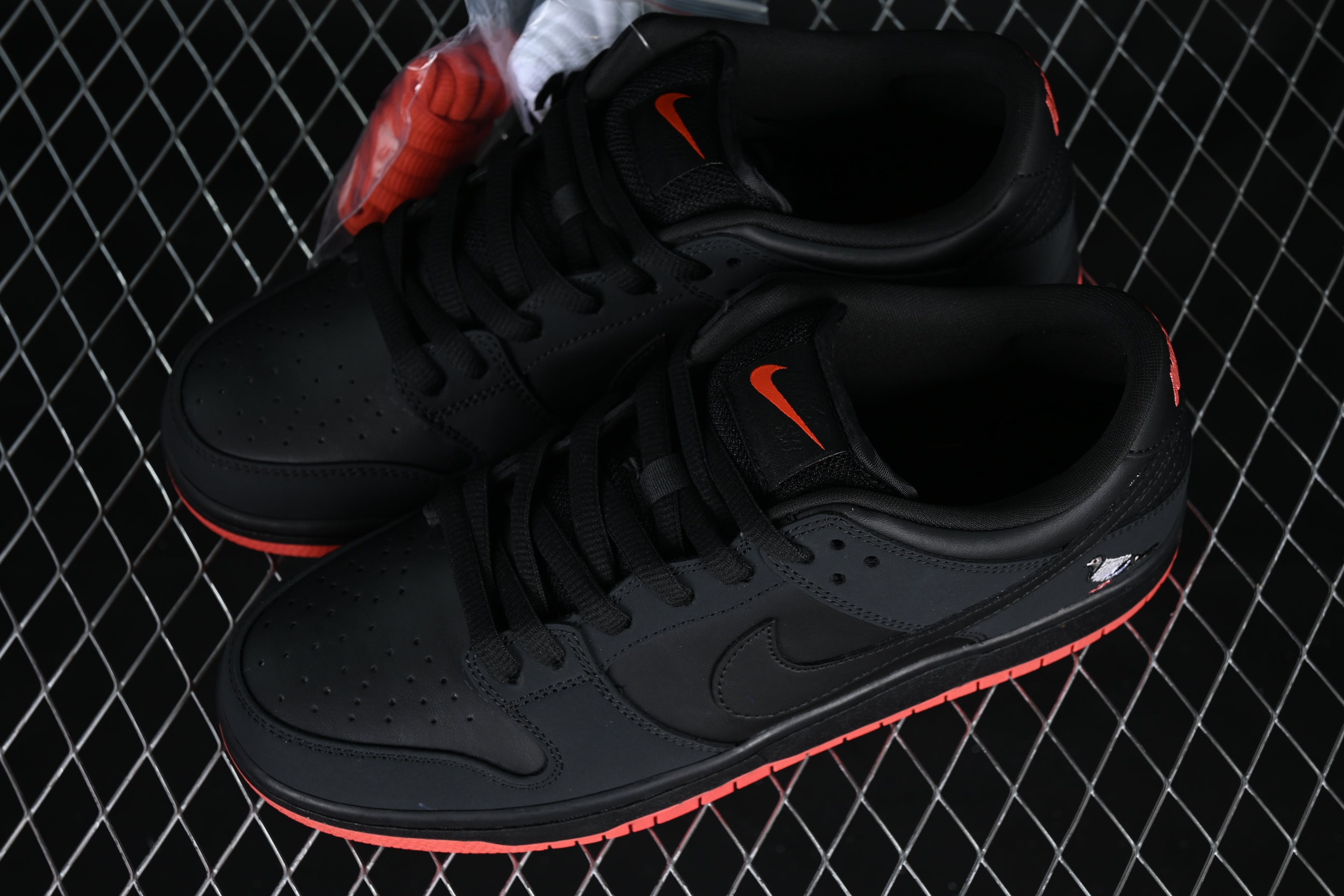 Nike SB Dunk Black Pigeon