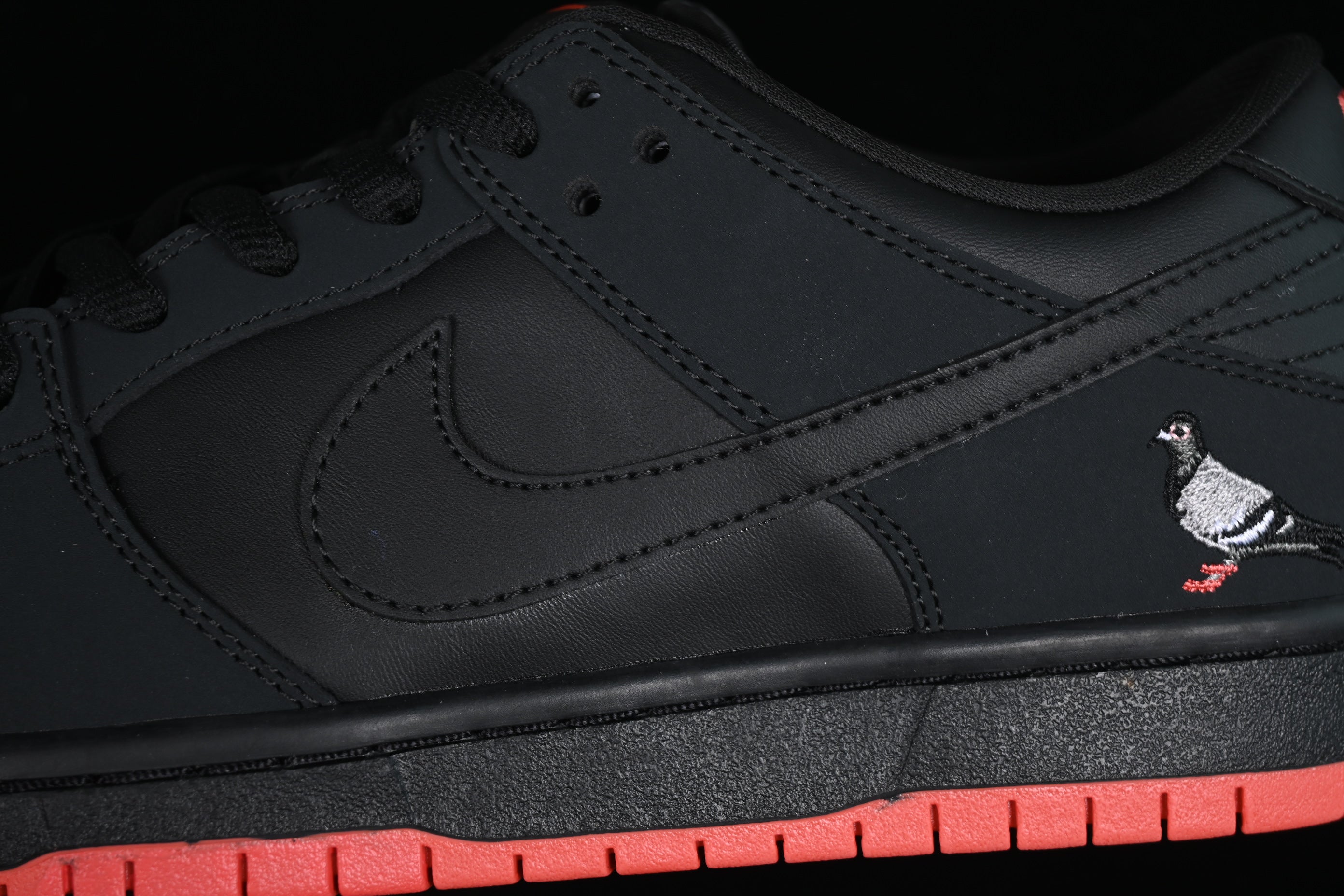 Nike SB Dunk Black Pigeon