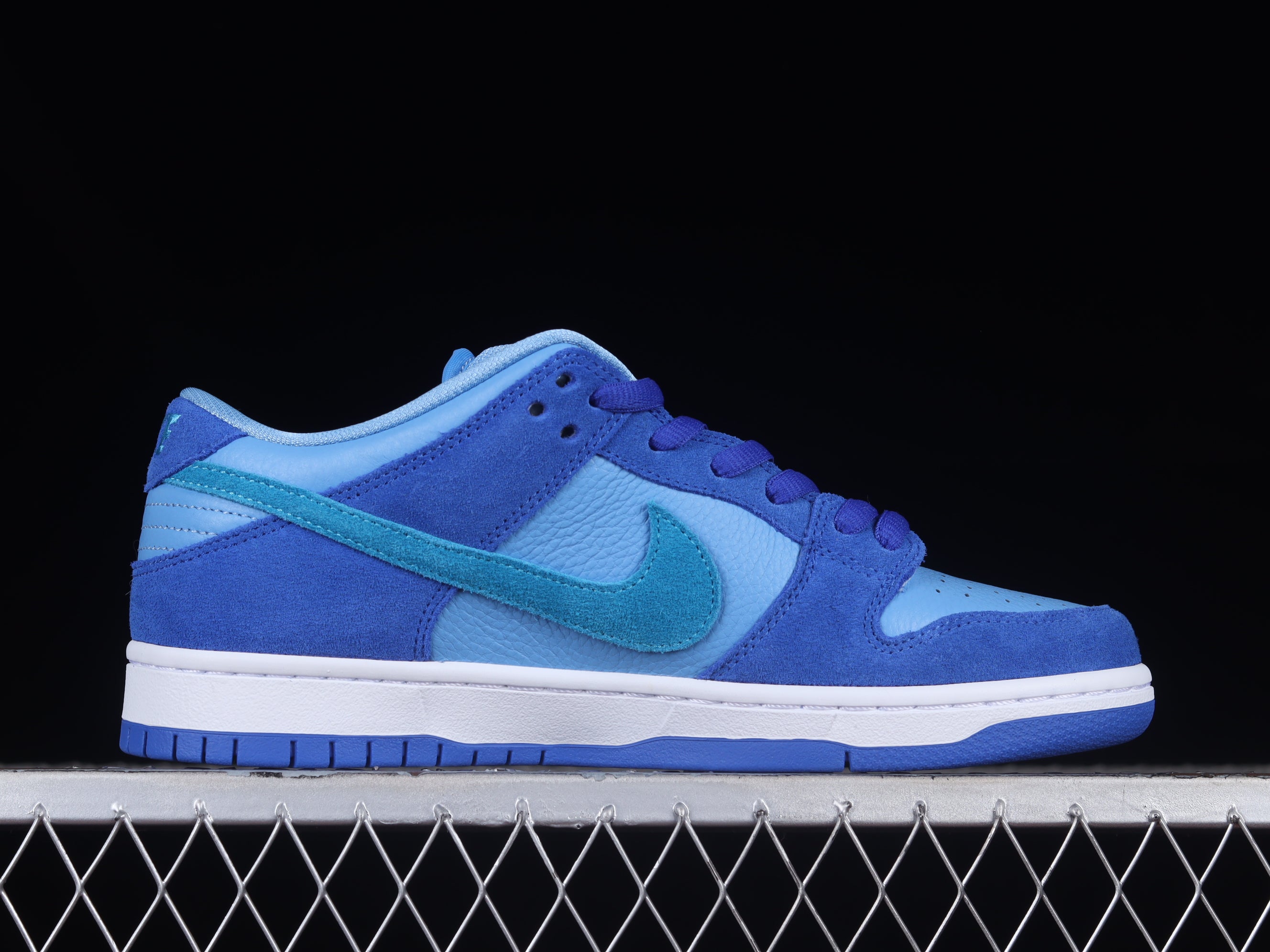 Nike SB Dunk Blue Raspberry