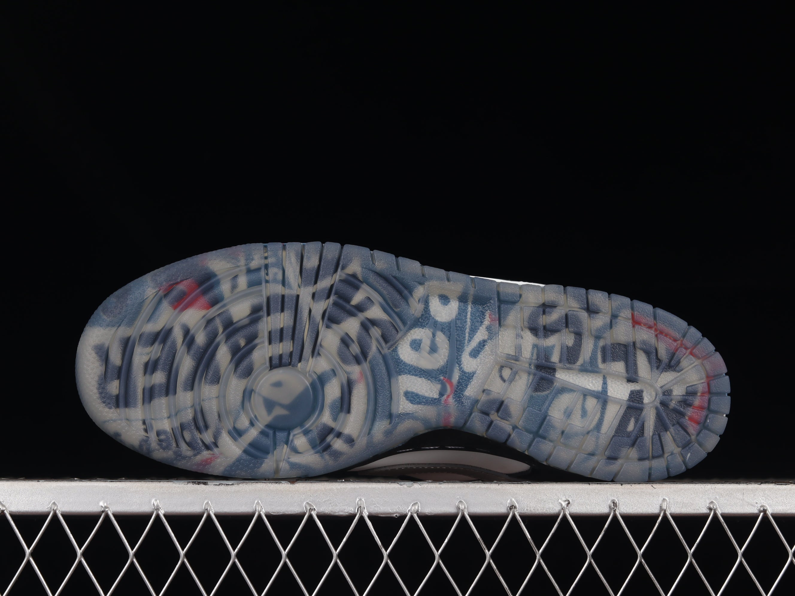 Nike SB Dunk Staple Panda Pigeon