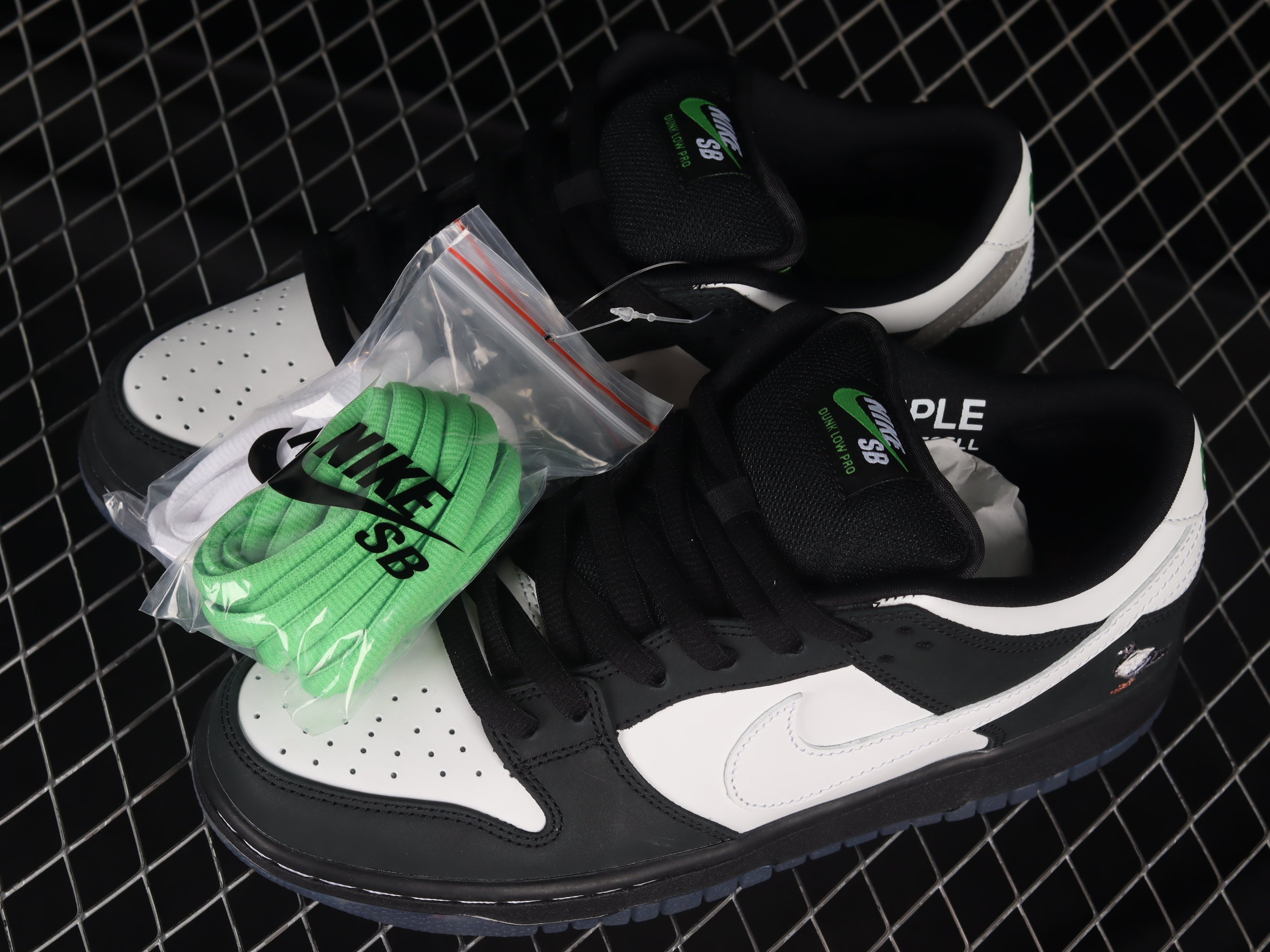 Nike SB Dunk Staple Panda Pigeon