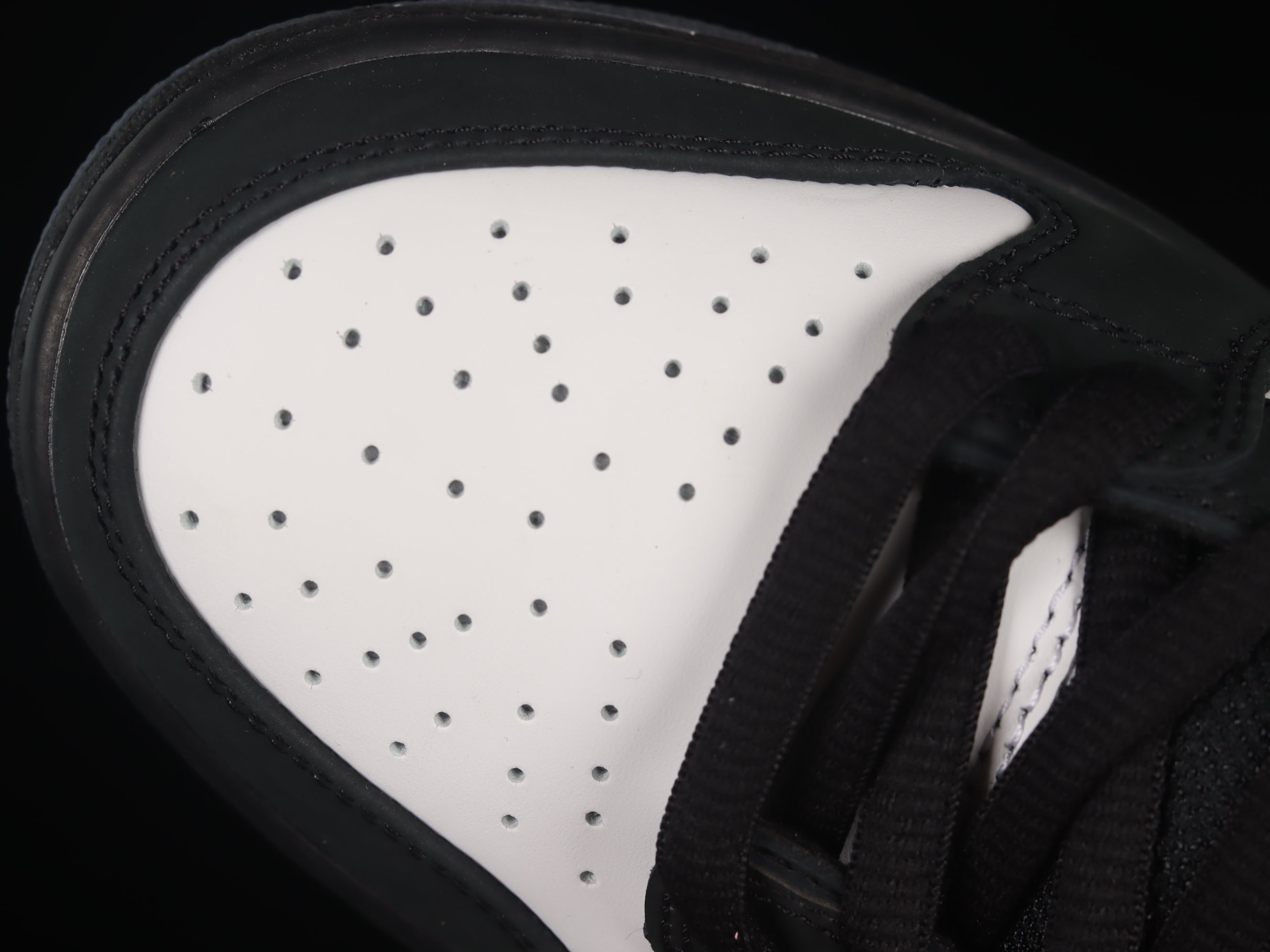 Nike SB Dunk Staple Panda Pigeon