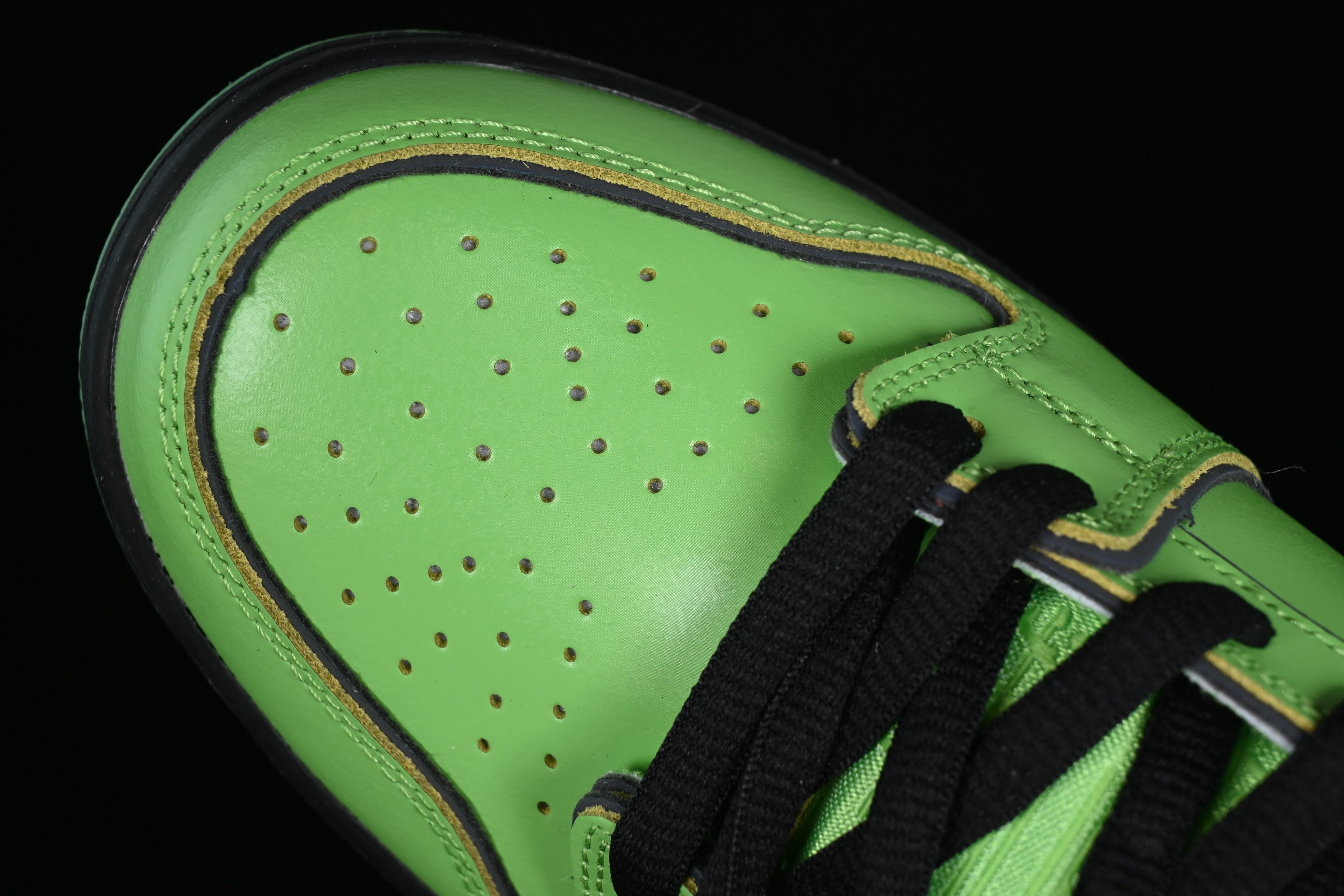 Nike SB Dunk The Powerpuff Girls Buttercup